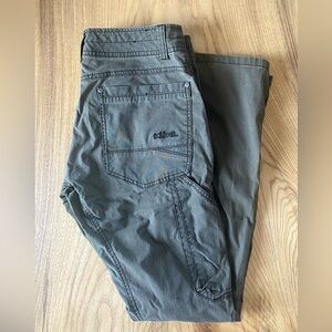 Excellent condition Kuhl Revolvr Rogue Born in the Mountains Mens Pants